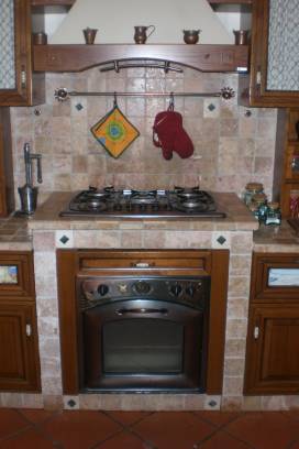 Country Kitchen in  travertine scabas