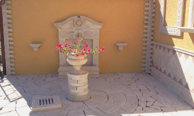 Bricks and special pieces in travertine antique:Antiqua