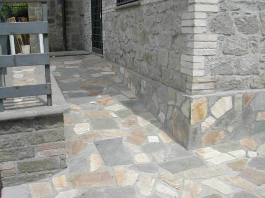 External space: Floor and wall mixture of italian yellow quartzite and luserna.