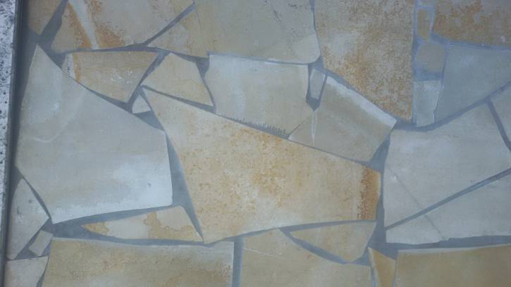 A covering with crazy paving of Fossil stone