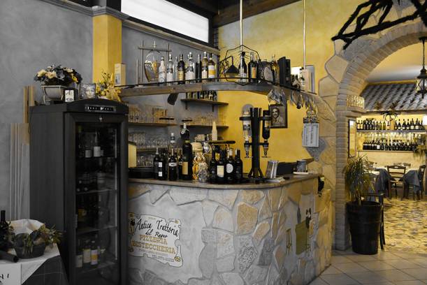 realizzazione in pietra etrusca presso Antica Trattoria del Ragno